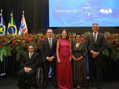 Foto da Notícia: Defendendo uma advocacia forte e una, Gisela Cardoso toma posse na OAB-MT com diretores e conselheiros em cerimônia prestigiada por advocacia de todo o Estado