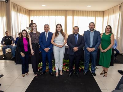 Foto da Notícia: Gisela Cardoso dá posse ao presidente Matheus Paese