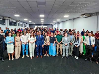 Foto da Notícia: Gisela Cardoso e Giovane Santin ministram aula magna a estudantes de Direito