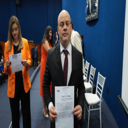 03-09 - Solenidade de Entrega de Certidões - Advogados (as) e Estagiários (as)