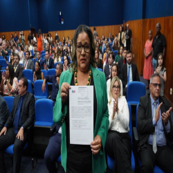 03-09 - Solenidade de Entrega de Certidões - Advogados (as) e Estagiários (as)